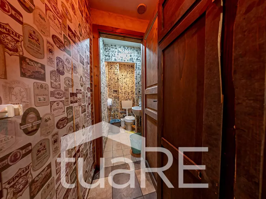 Immagine 13 di Negozio in vendita  in Via Del Gesu' a Roma