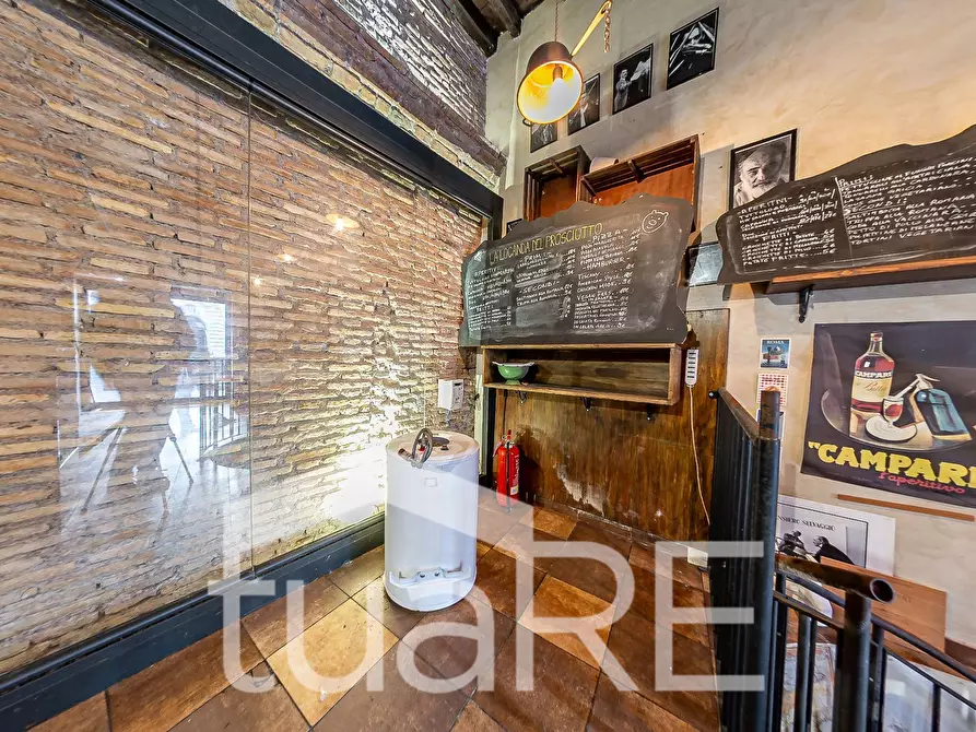 Immagine 14 di Negozio in vendita  in Via Del Gesu' a Roma