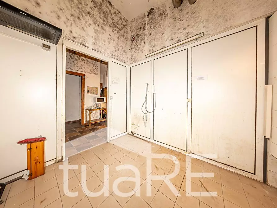 Immagine 20 di Negozio in vendita  in Via Del Gesu' a Roma