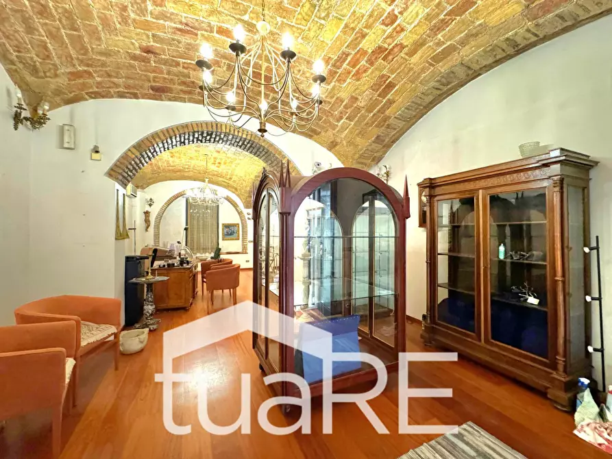 Immagine 2 di Negozio in affitto  in Via Sardegna a Roma