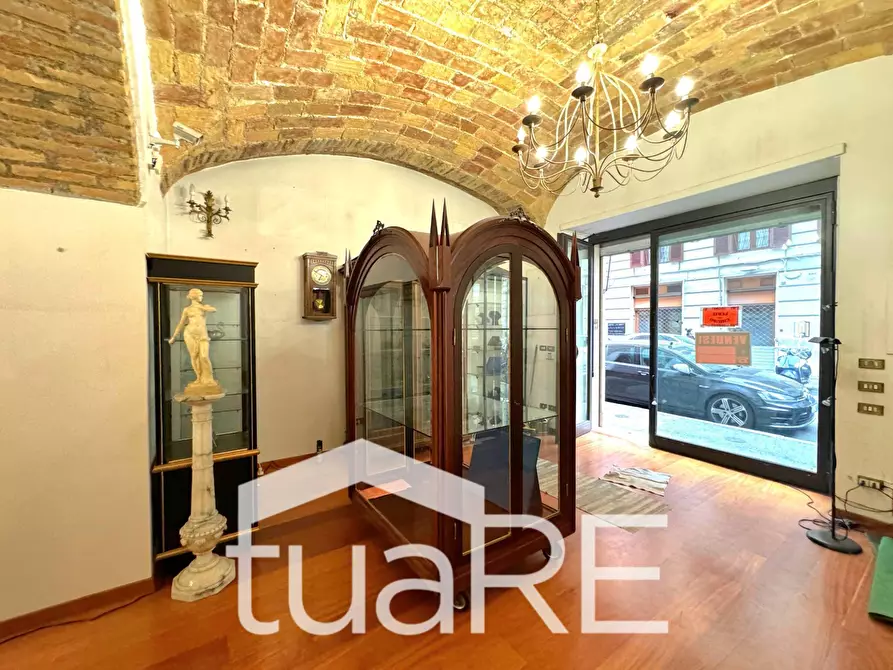 Immagine 9 di Negozio in affitto  in Via Sardegna a Roma