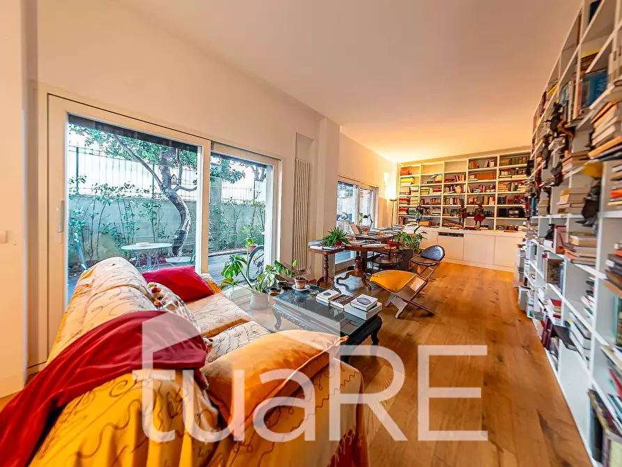 Immagine 2 di Appartamento in vendita  in Via Odoardo Beccari a Roma