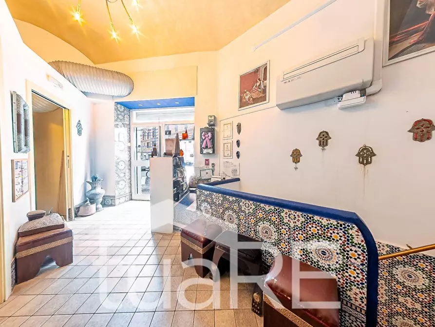 Immagine 3 di Negozio in vendita  in Via Otranto a Roma