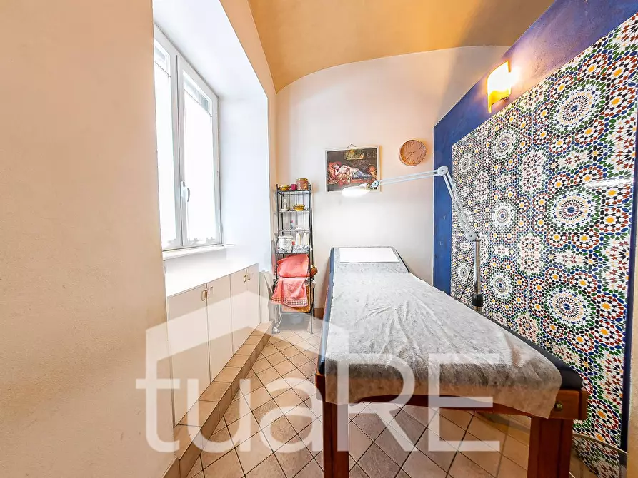 Immagine 5 di Negozio in vendita  in Via Otranto a Roma