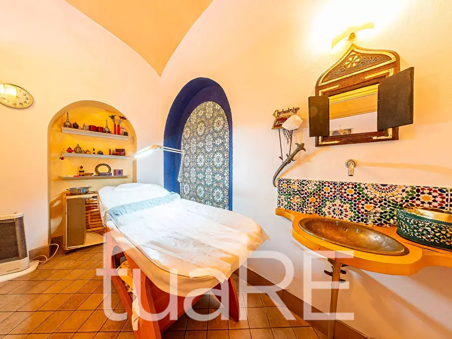 Immagine 7 di Negozio in vendita  in Via Otranto a Roma