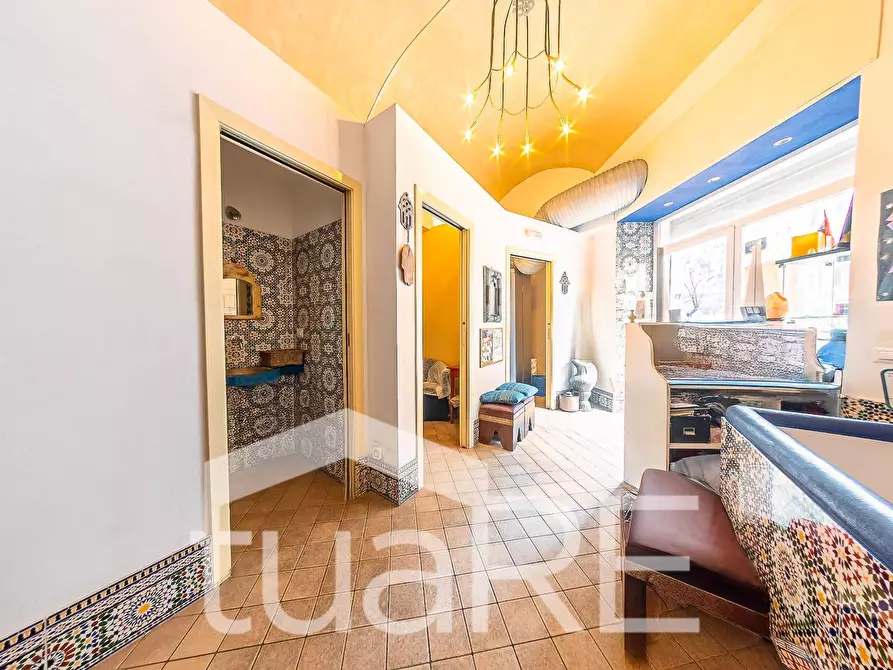 Immagine 14 di Negozio in vendita  in Via Otranto a Roma