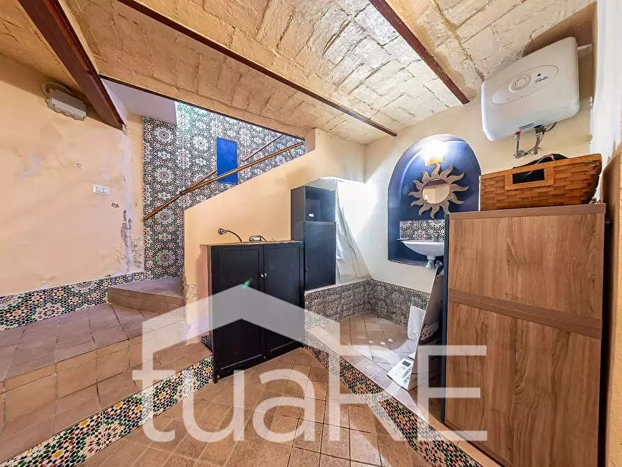 Immagine 18 di Negozio in vendita  in Via Otranto a Roma