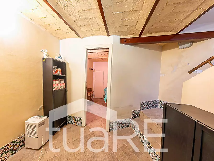 Immagine 20 di Negozio in vendita  in Via Otranto a Roma