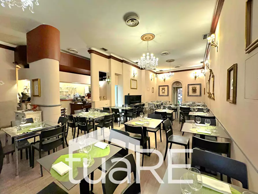 Immagine 14 di Negozio in vendita  in Via Leccosa a Roma