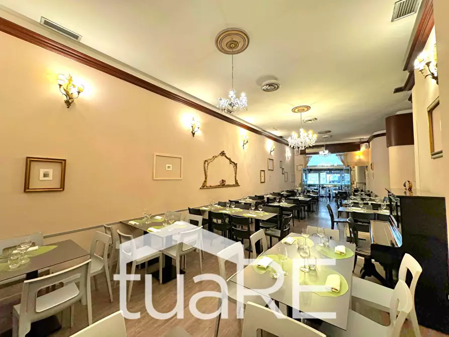 Immagine 17 di Negozio in vendita  in Via Leccosa a Roma