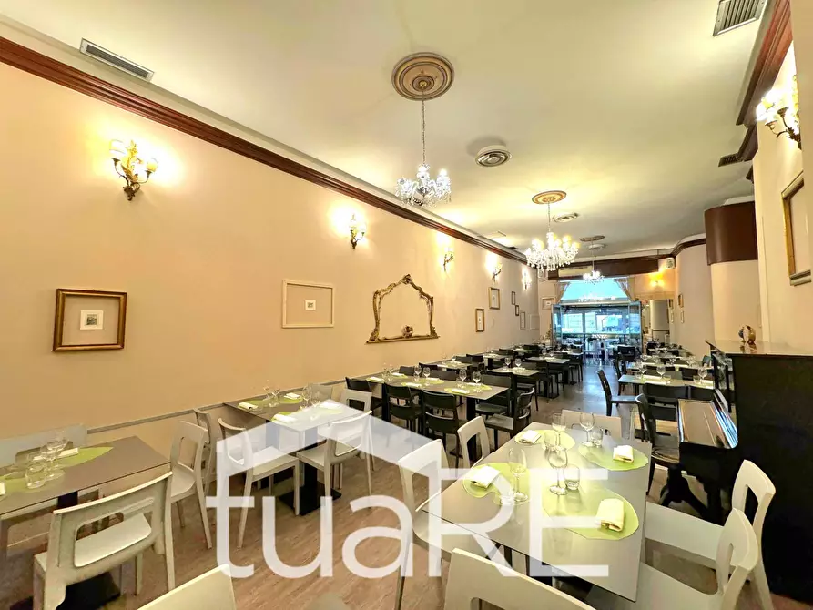 Immagine 22 di Negozio in vendita  in Via Leccosa a Roma