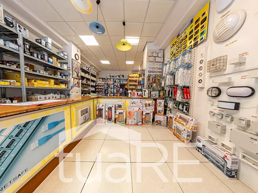 Immagine 8 di Negozio in vendita  in Via Giuseppe Ravizza a Roma