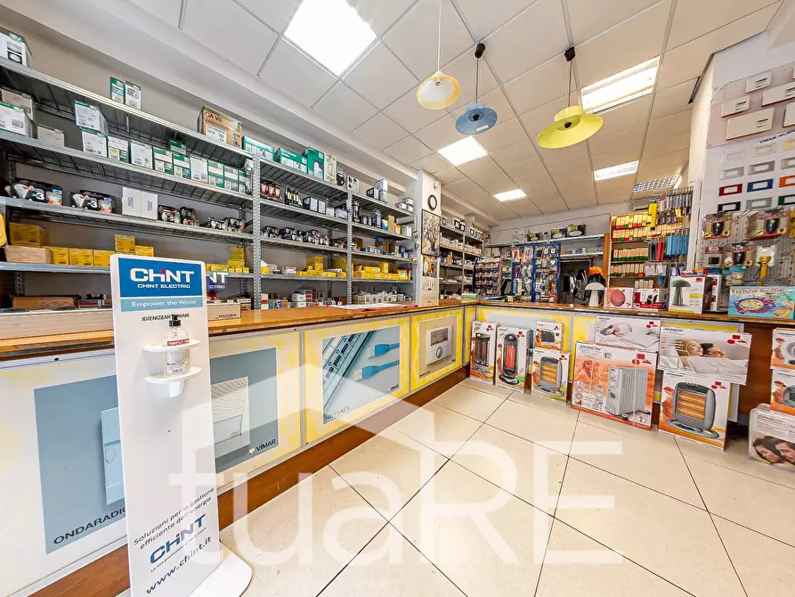 Immagine 14 di Negozio in vendita  in Via Giuseppe Ravizza a Roma