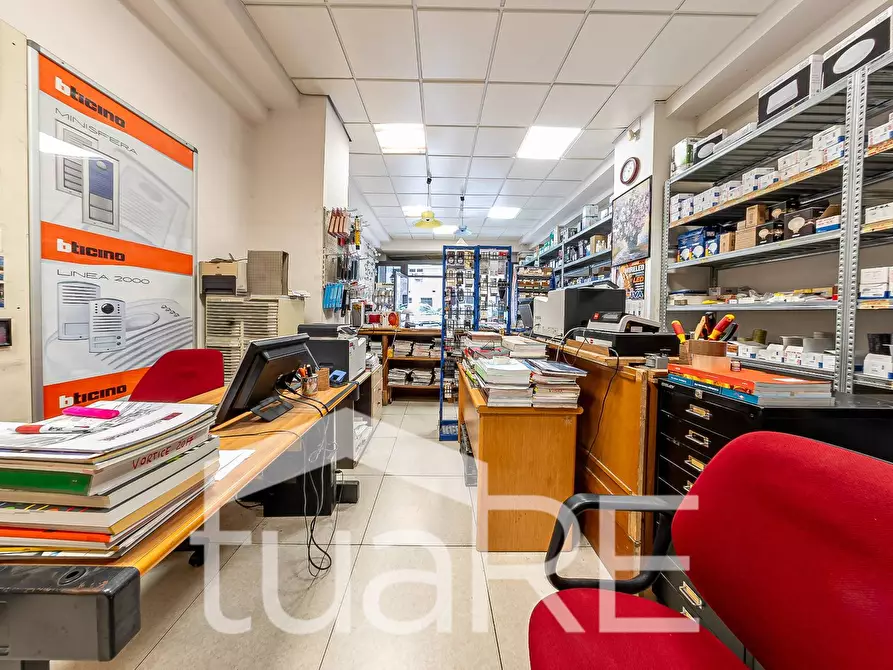 Immagine 19 di Negozio in vendita  in Via Giuseppe Ravizza a Roma