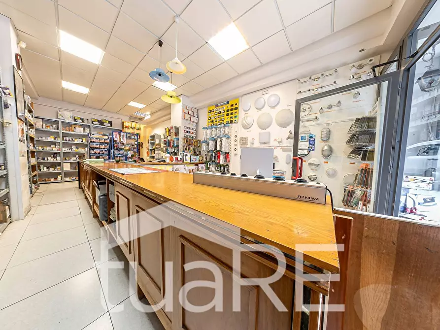 Immagine 21 di Negozio in vendita  in Via Giuseppe Ravizza a Roma