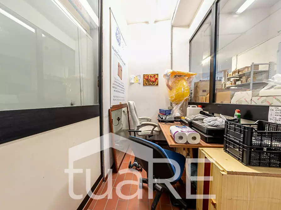 Immagine 26 di Negozio in vendita  in Via Giuseppe Ravizza a Roma