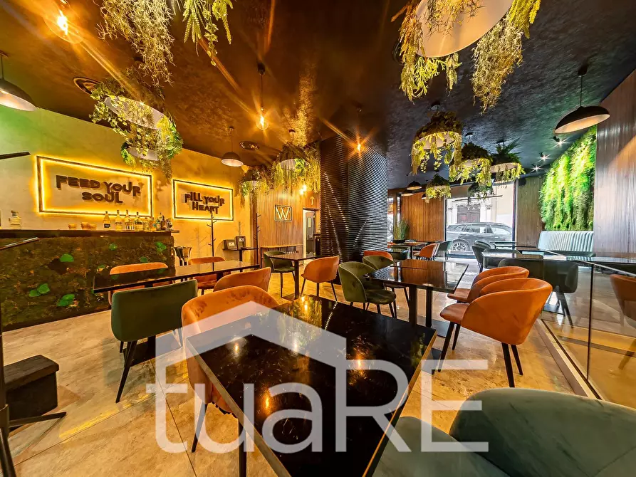 Immagine 2 di Negozio in vendita  in Via Nizza a Roma