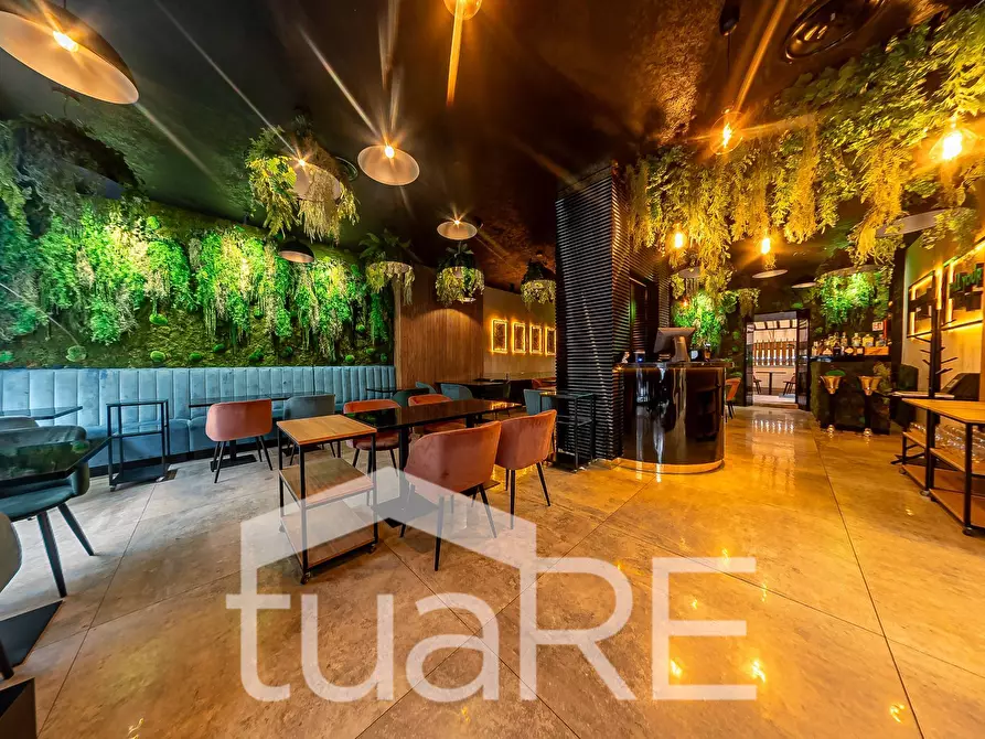 Immagine 7 di Negozio in vendita  in Via Nizza a Roma