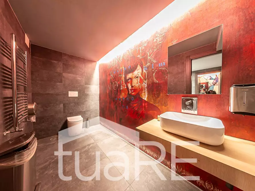 Immagine 10 di Negozio in vendita  in Via Nizza a Roma