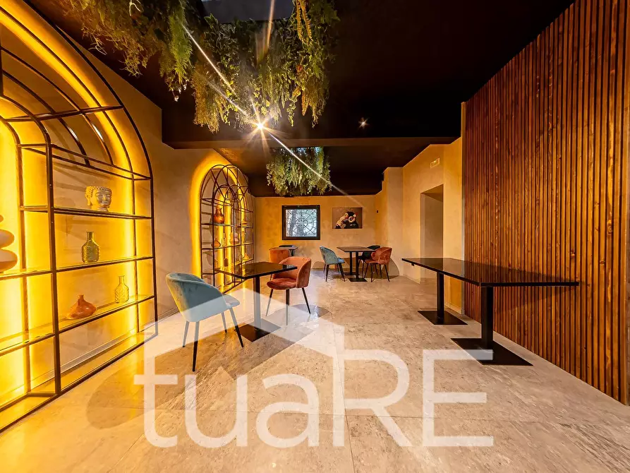 Immagine 17 di Negozio in vendita  in Via Nizza a Roma