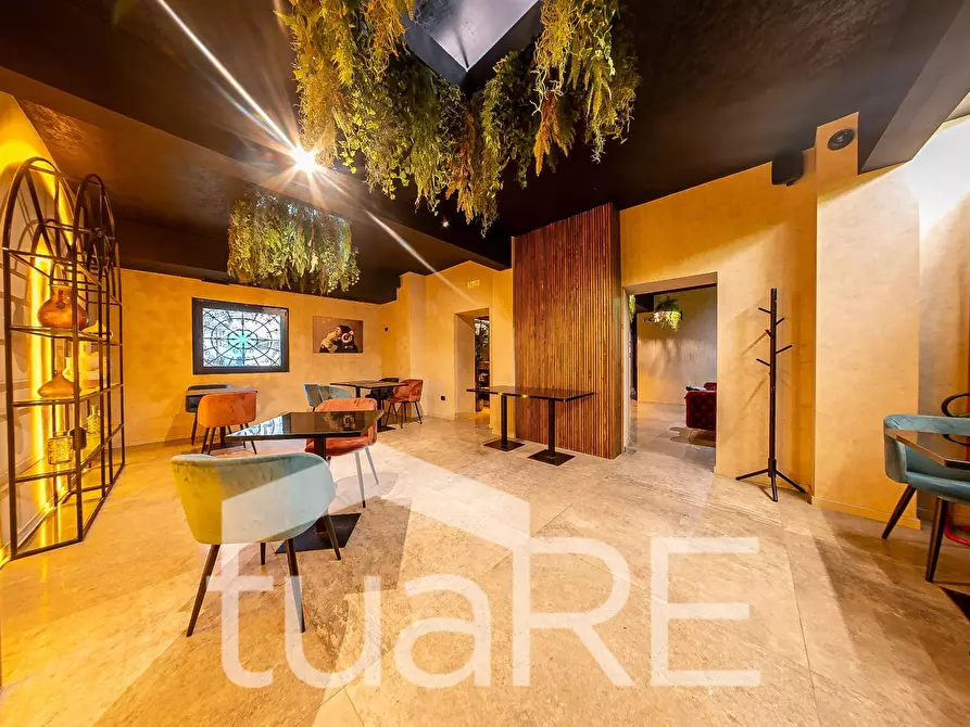 Immagine 18 di Negozio in vendita  in Via Nizza a Roma