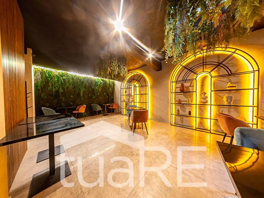 Immagine 19 di Negozio in vendita  in Via Nizza a Roma