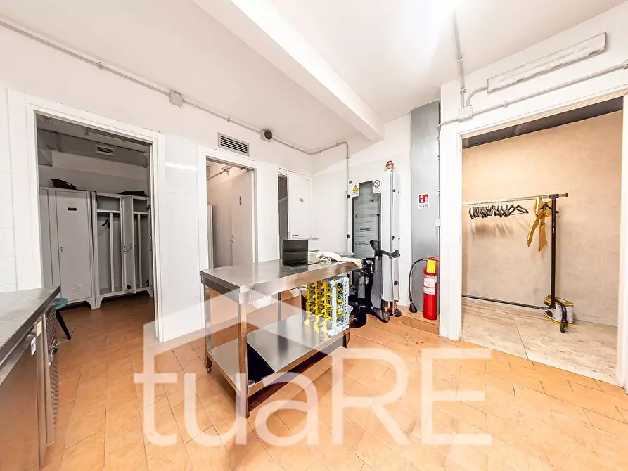 Immagine 22 di Negozio in vendita  in Via Nizza a Roma