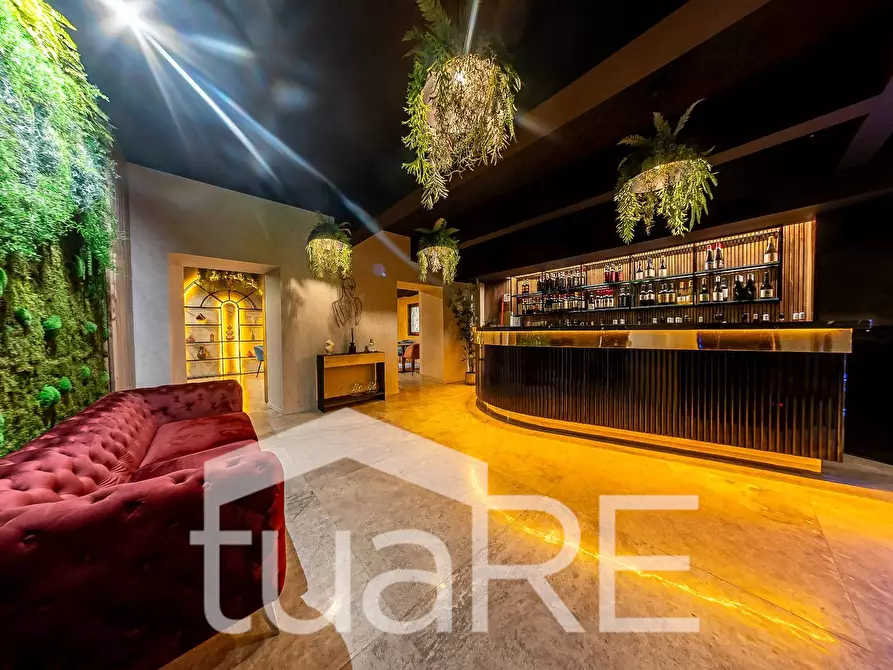 Immagine 4 di Negozio in vendita  in Via Nizza a Roma