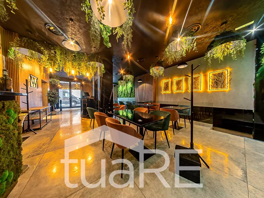 Immagine 6 di Negozio in vendita  in Via Nizza a Roma