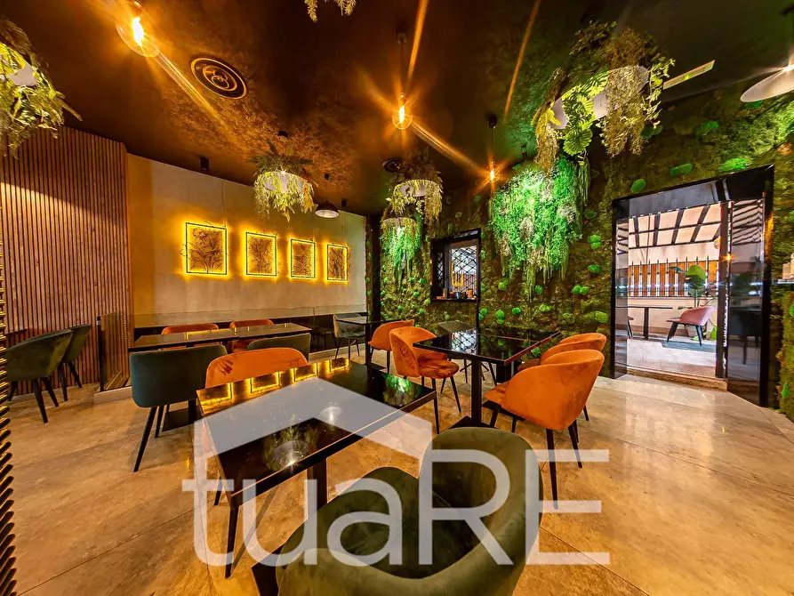 Immagine 11 di Negozio in vendita  in Via Nizza a Roma