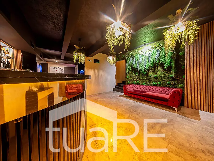 Immagine 26 di Negozio in vendita  in Via Nizza a Roma