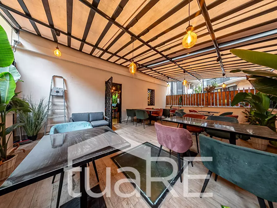 Immagine 30 di Negozio in vendita  in Via Nizza a Roma