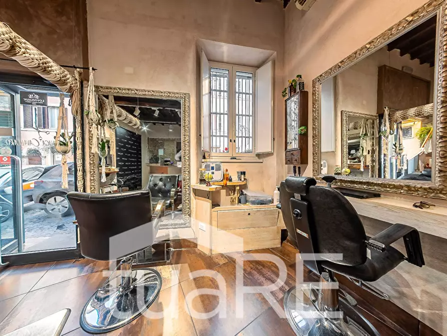 Immagine 21 di Negozio in vendita  in Via Panisperna a Roma