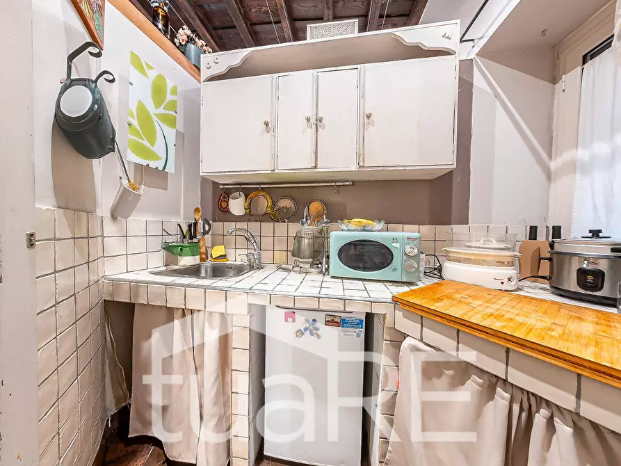 Immagine 23 di Negozio in vendita  in Via Panisperna a Roma