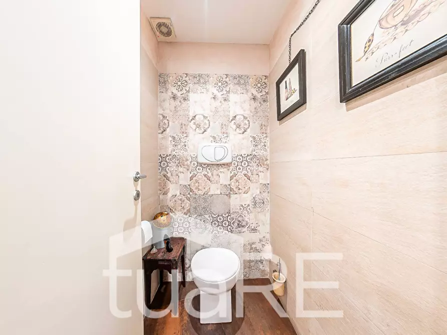 Immagine 28 di Negozio in vendita  in Via Panisperna a Roma