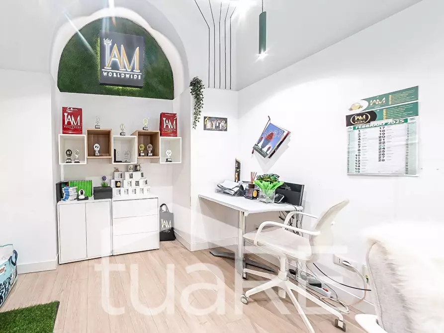 Immagine 7 di Negozio in affitto  in Via Silla a Roma