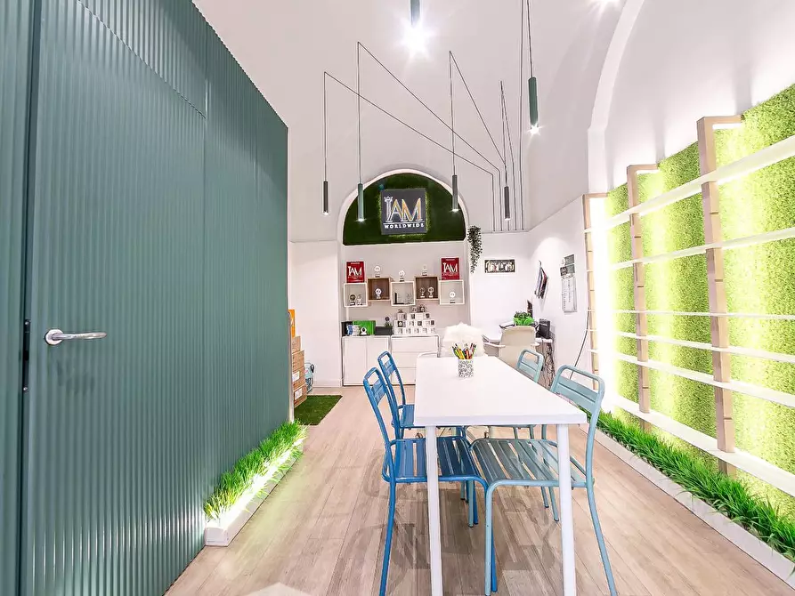 Immagine 16 di Negozio in affitto  in Via Silla a Roma