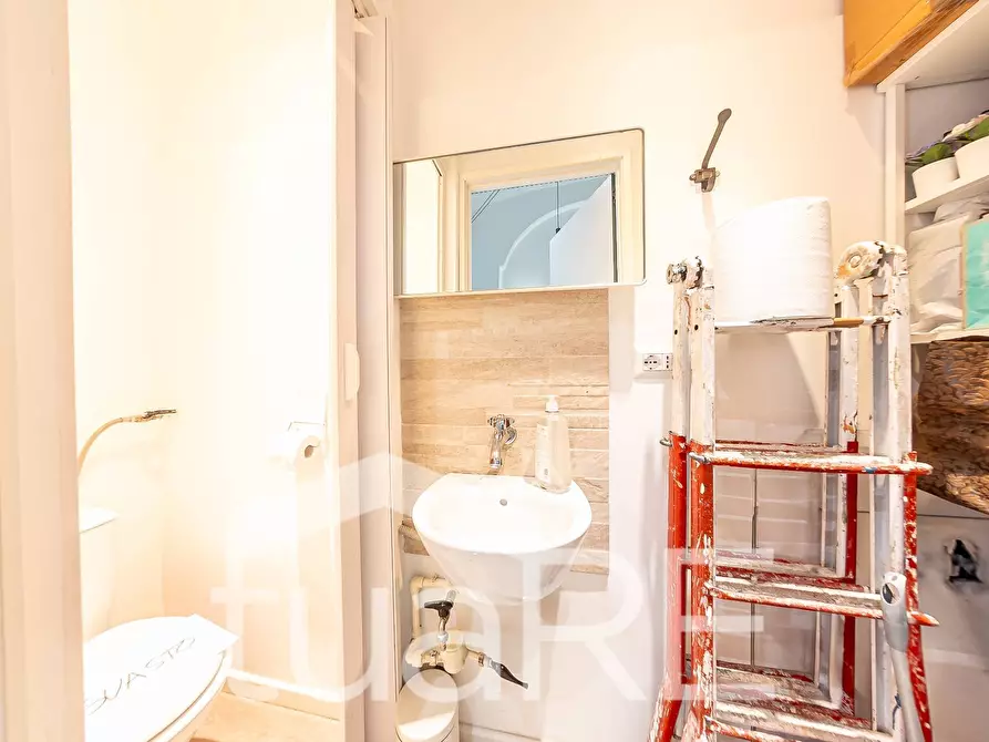 Immagine 17 di Negozio in affitto  in Via Silla a Roma