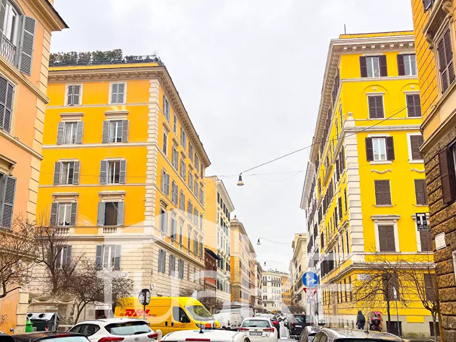 Immagine 21 di Negozio in affitto  in Via Silla a Roma