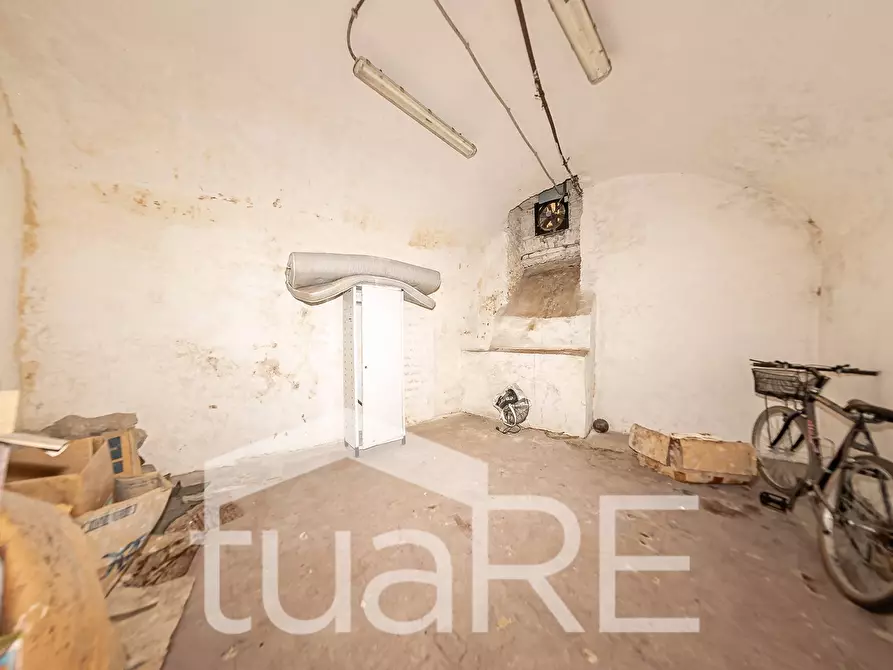 Immagine 3 di Magazzino in vendita  in Via Dei Banchi Nuovi a Roma