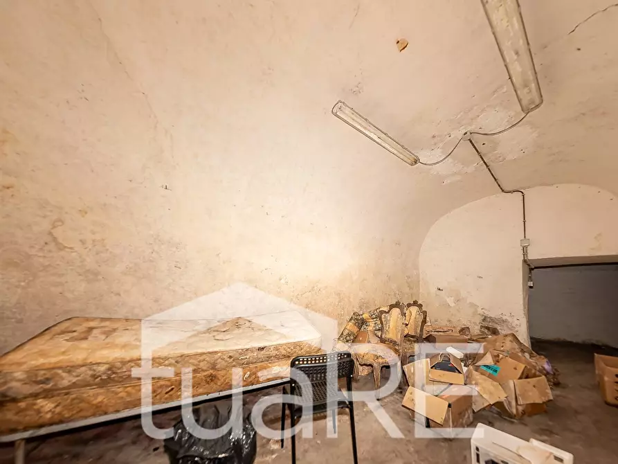 Immagine 9 di Magazzino in vendita  in Via Dei Banchi Nuovi a Roma