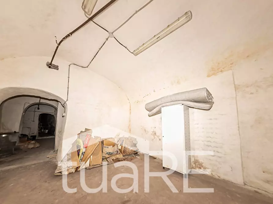 Immagine 11 di Magazzino in vendita  in Via Dei Banchi Nuovi a Roma