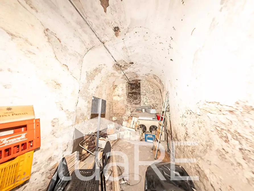 Immagine 14 di Magazzino in vendita  in Via Dei Banchi Nuovi a Roma