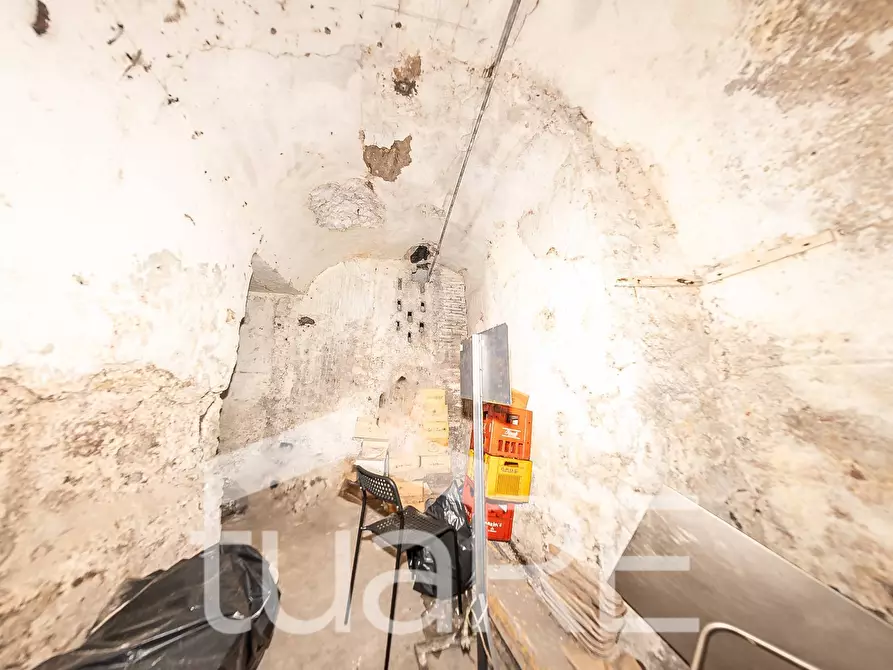 Immagine 16 di Magazzino in vendita  in Via Dei Banchi Nuovi a Roma