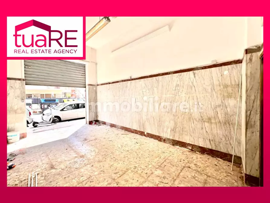 Immagine 1 di Negozio in vendita  in Via Graziano a Roma