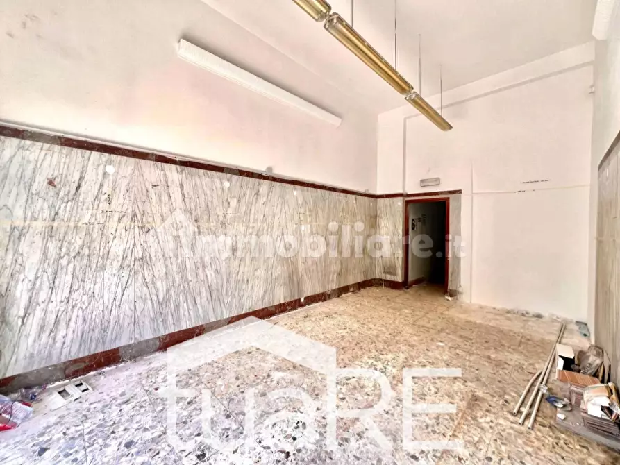 Immagine 2 di Negozio in vendita  in Via Graziano a Roma