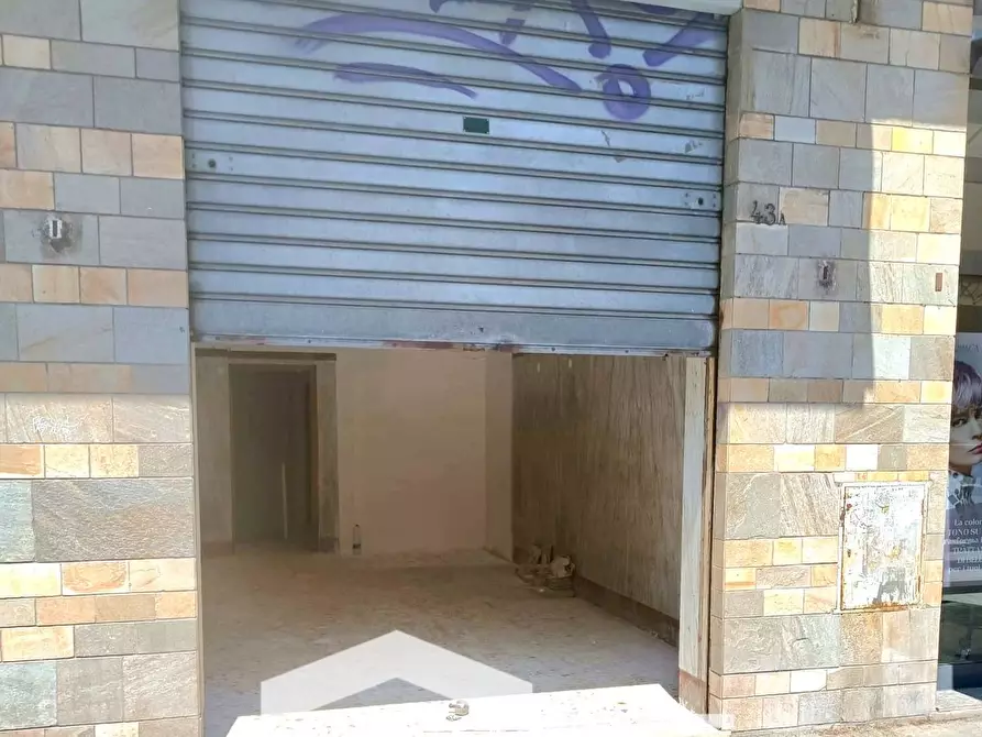 Immagine 14 di Negozio in vendita  in Via Graziano a Roma