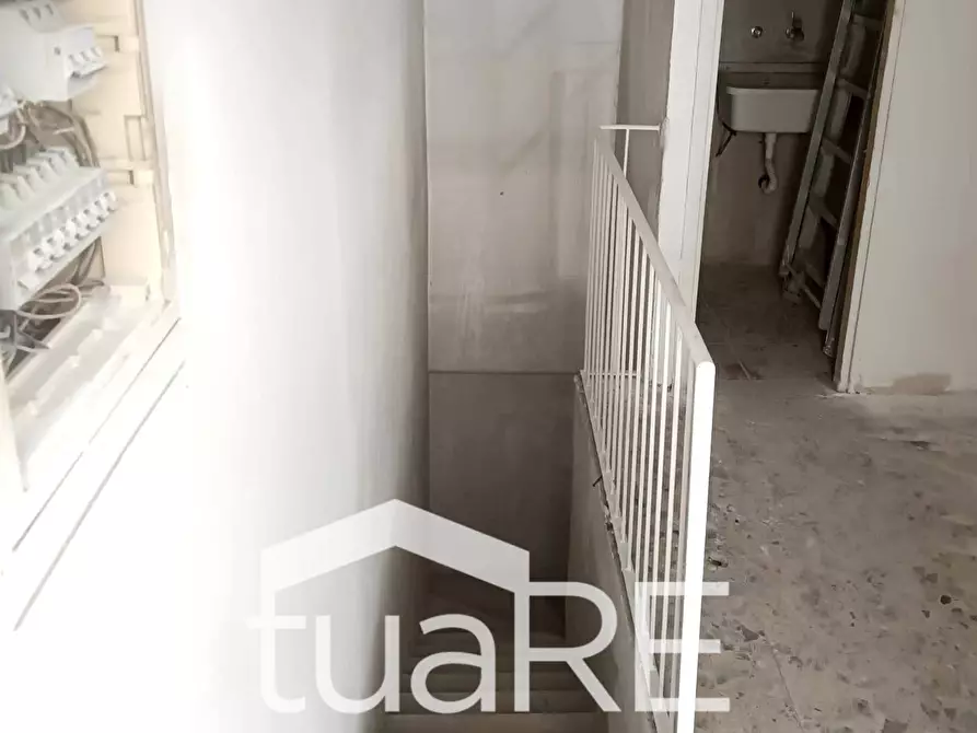 Immagine 16 di Negozio in vendita  in Via Graziano a Roma