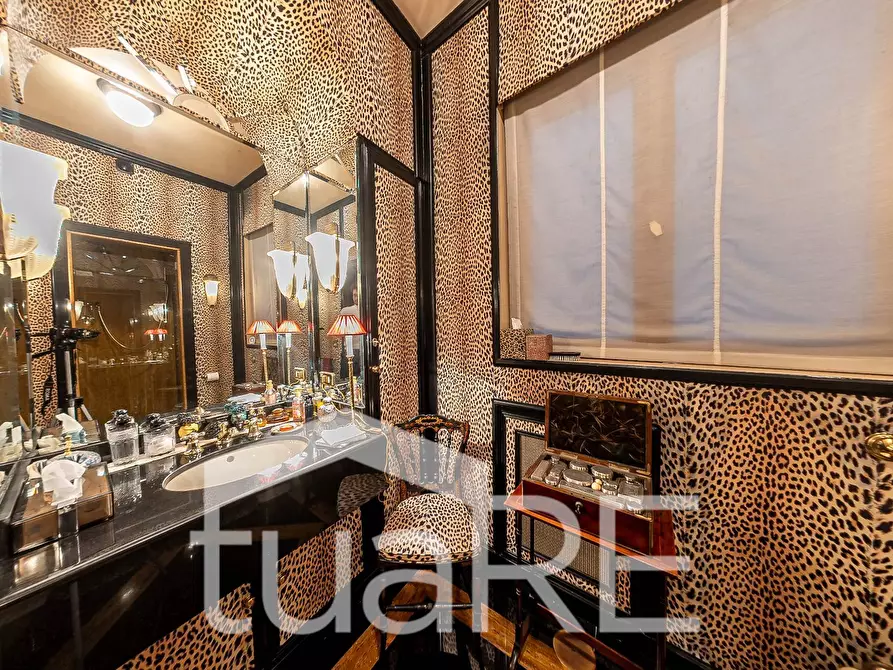 Immagine 22 di Appartamento in vendita  in Via Archimede a Roma