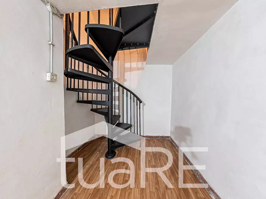 Immagine 21 di Negozio in vendita  in Via Ludovico Altieri a Roma